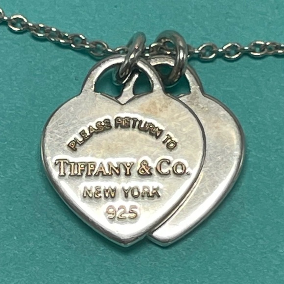 Tiffany & Co. mini double heart necklace in silver - Picture 2 of 9
